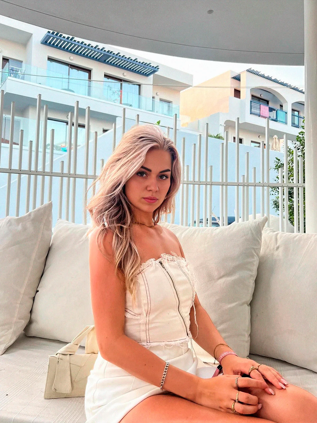Leila 4